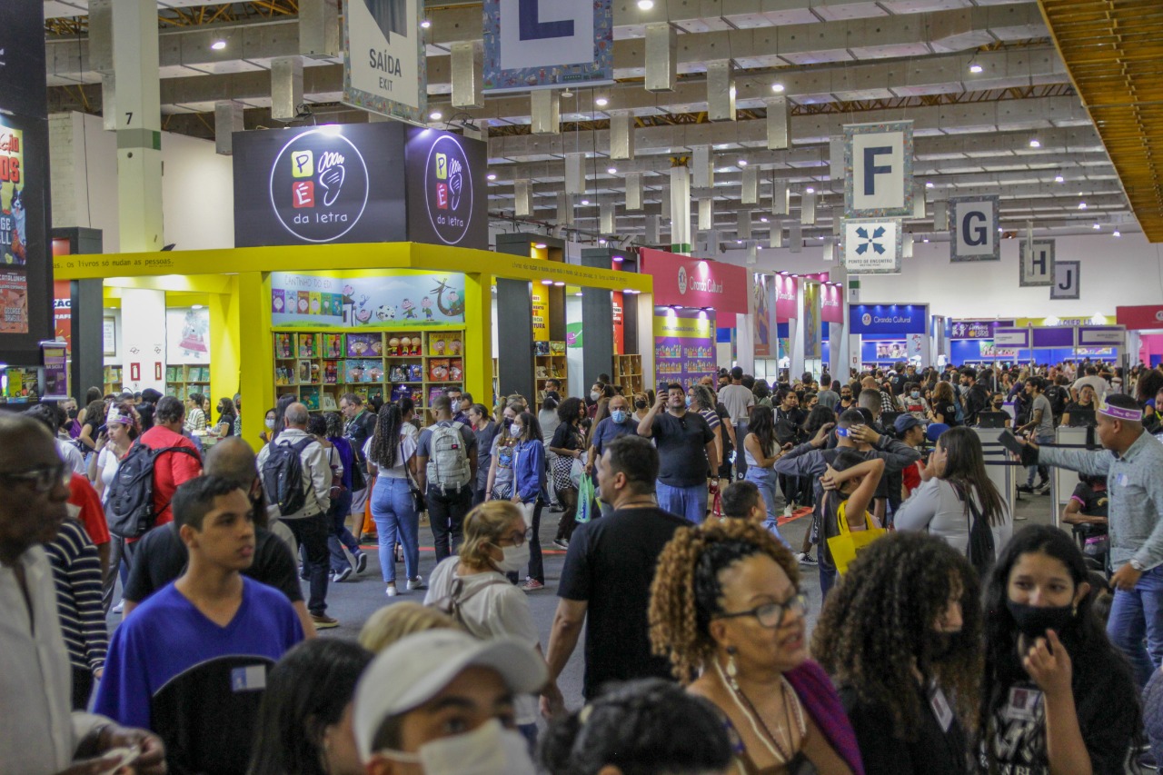 A Bienal Internacional Do Livro Em Sp Esse Ano Est A Mil Por Hora